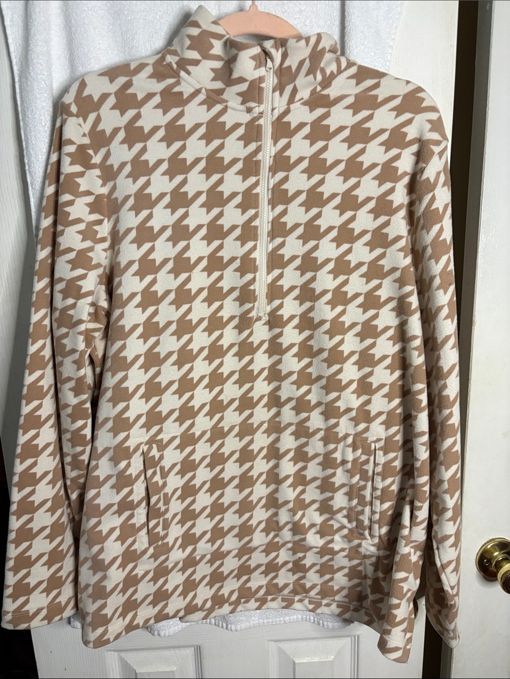 Cuddl Duds Beige & Cream Houndstooth Half-Zip Pullover
